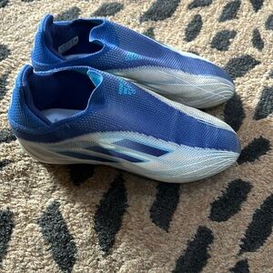ADIDAS soccer cleats, slim on. SPEEDFLOW. Mint condition!
